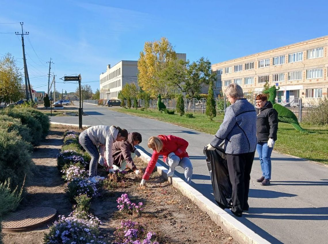 Саратовцы очистили от мусора и сухой растительности свои населенные пункты